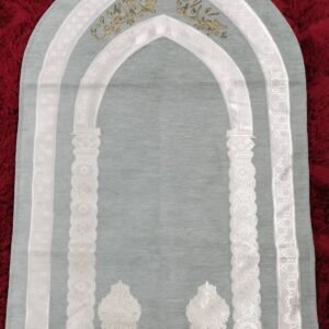 سجادة صلاة مع كتابة الاسم